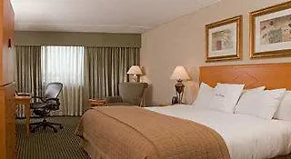 Renaissance Newark Airport Hotel Elizabeth 3*,