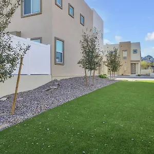 https://bright-spacious-home-sleeps-10.hotelsofphoenix.com